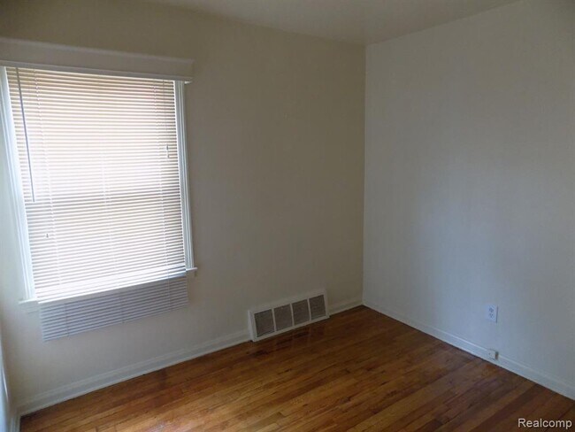 Building Photo - 17696 Woodbine St