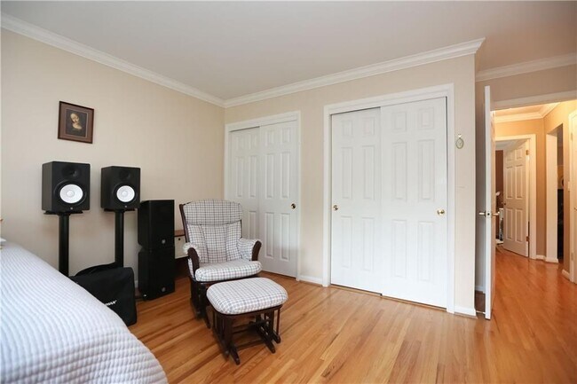 Building Photo - 2640 Highland Ave