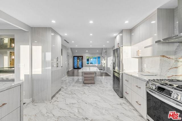 Building Photo - 1716 Vía La Paz, Burbank, CA 91501 - 4 BR 4 BA house