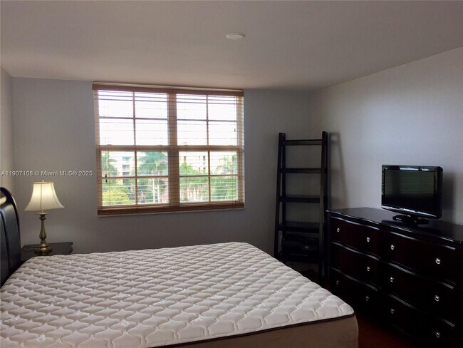 Building Photo - 19555 E Country Club Dr