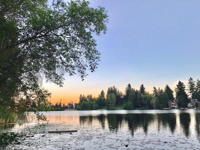 Building Photo - 551 N 137th St