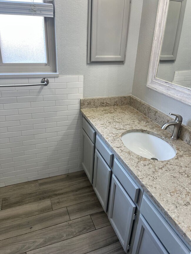 Building Photo - Beautiful 4bd 3bth Home Move In Ready!