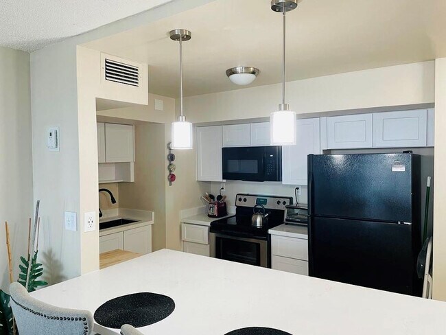 Building Photo - 525 N Ocean Blvd