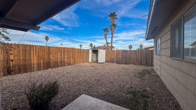 Building Photo - 3-Bed, Single Story Home in NON-HOA community