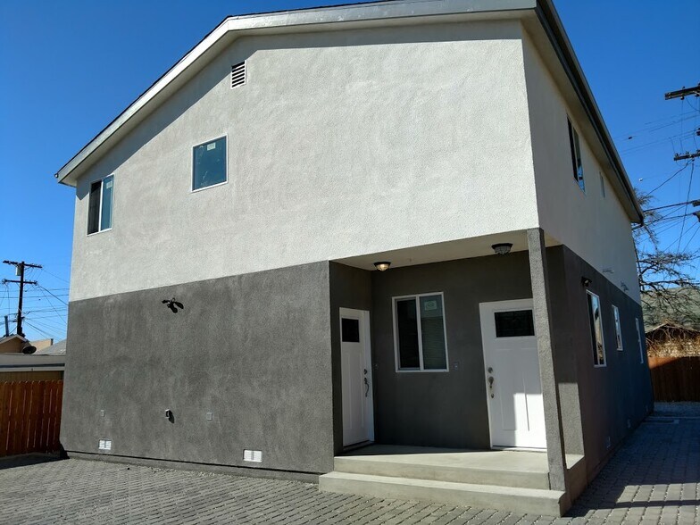 Primary Photo - 3961 1/2 Halldale Ave