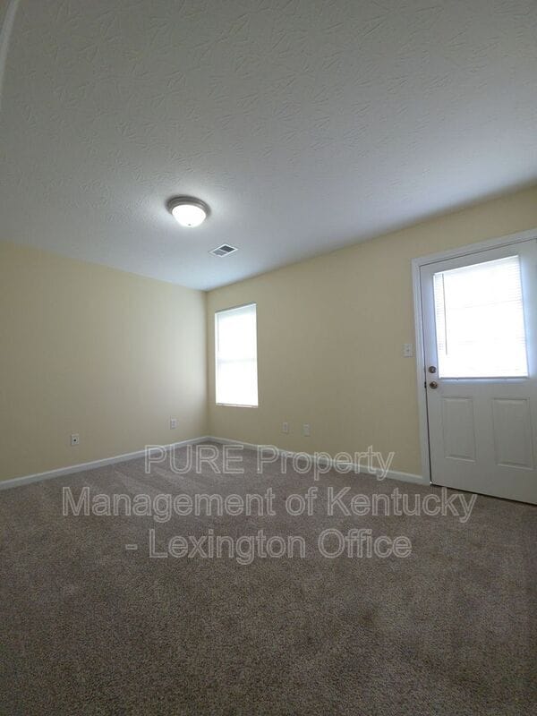 Building Photo - 291 Grinder Ct