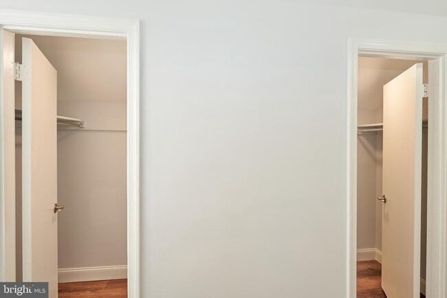 Building Photo - 9900 Kingsbridge Dr
