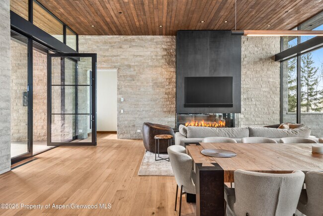 Building Photo - 99 Forest Ln