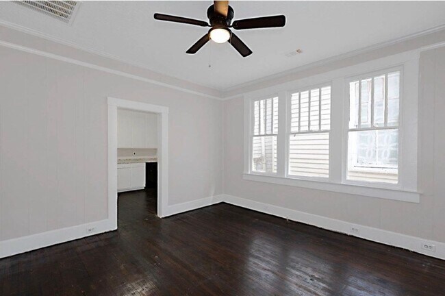 Building Photo - **AVAILABLE NOW**Historic Bungalow 2 Bedroom / 1 Bathroom Home for Rent in Midtown Columbus, GA***