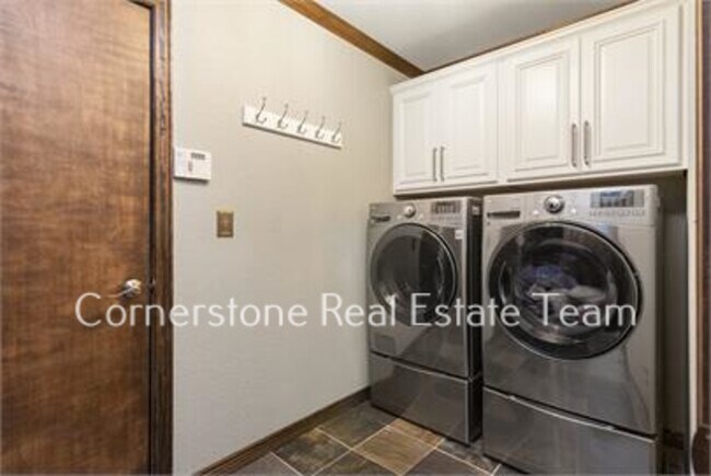 Building Photo - 355 Paisley Dr