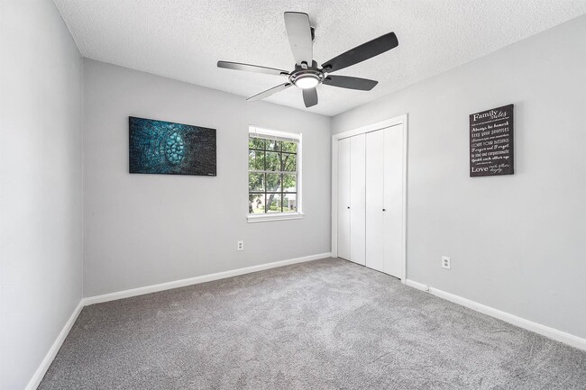 Building Photo - 9014 Landwood Dr