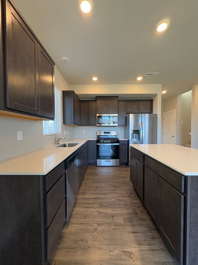 Building Photo - Spacious 4-Bedroom Home in a Great Neighborhood