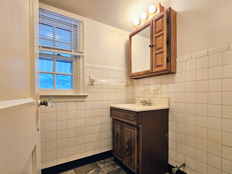 Building Photo - 426 Cherry St