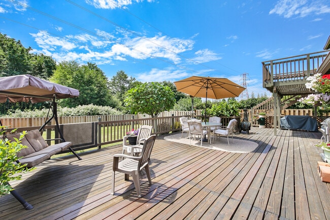 Building Photo - Beautiful 4 bedroom home in NE Tacoma!