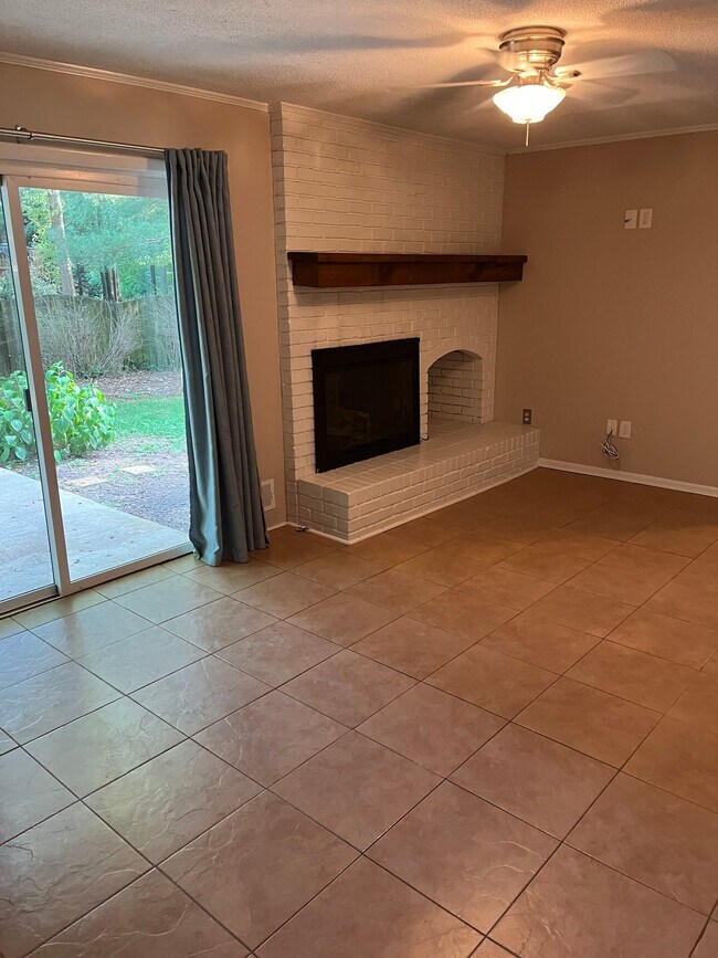 Building Photo - 650 Dogwood Trail