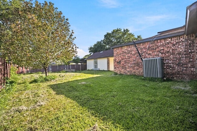Building Photo - 2016 Knollwood Ln