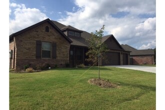 Building Photo - 1030 Quail Hollow Dr