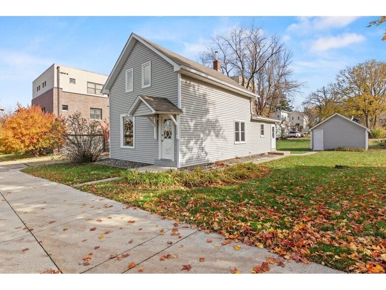 Primary Photo - 120 2nd St N