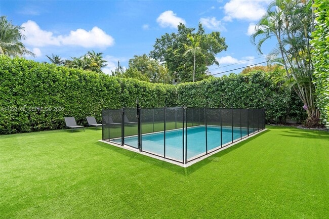 Building Photo - 634 W 47th St