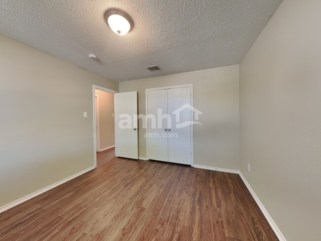 Building Photo - 317 Indian Blanket Dr