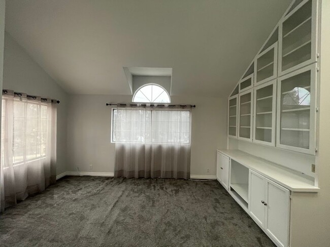 Building Photo - Newly Remodeled 3 bed 2.5 bath Long Beach ...