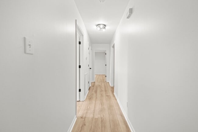 Building Photo - Renovated Home on Large Corner Lot in Coveted Strathy Hall