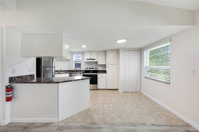 Building Photo - 5024 Chiquita Blvd S