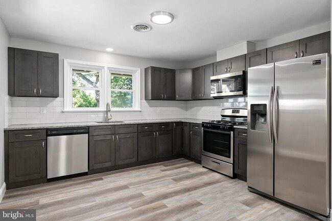 Building Photo - 405 Hamilton Rd