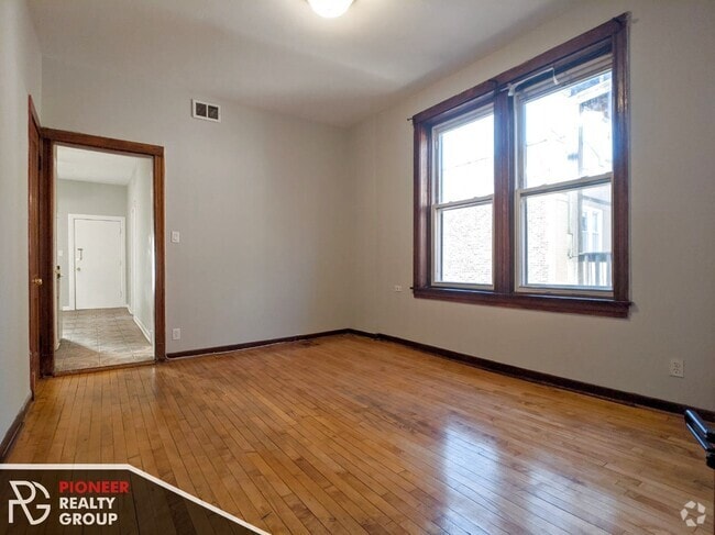 Building Photo - 1422 N Maplewood Ave