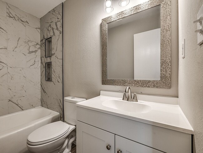 Building Photo - 3 bed / 2 bath home in great location!