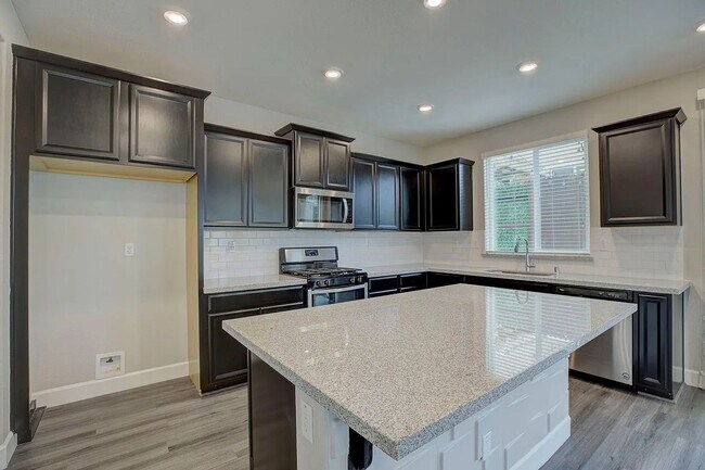 Building Photo - 1606 Lion St