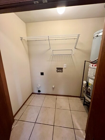 Building Photo - 309 E Asher Ct