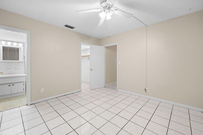 Building Photo - 4649 Bougainvilla Dr