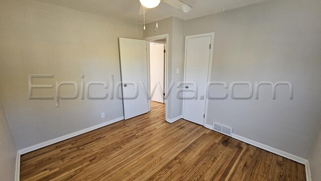 Building Photo - 130 Outlook Dr SW