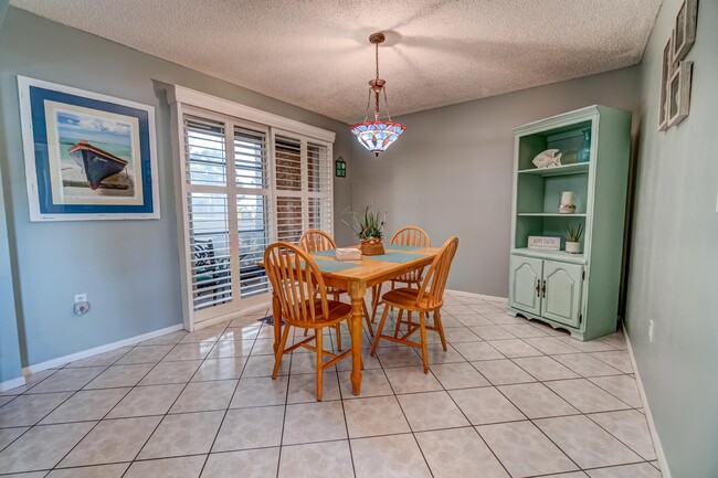 Dining Room - 111 Airport Ave W