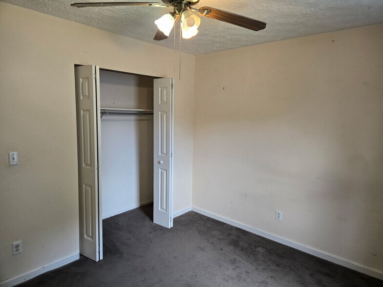 Building Photo - 145 Orchard View Ln