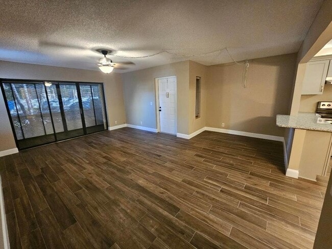 Building Photo - 706 Sunny Pine Way