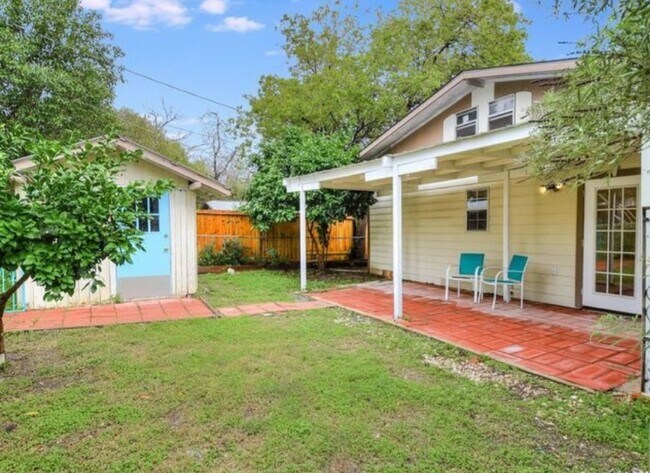 Building Photo - 707 Sprucewood Ln