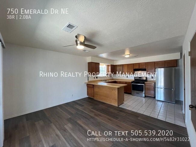 Building Photo - 750 Emerald Dr NE