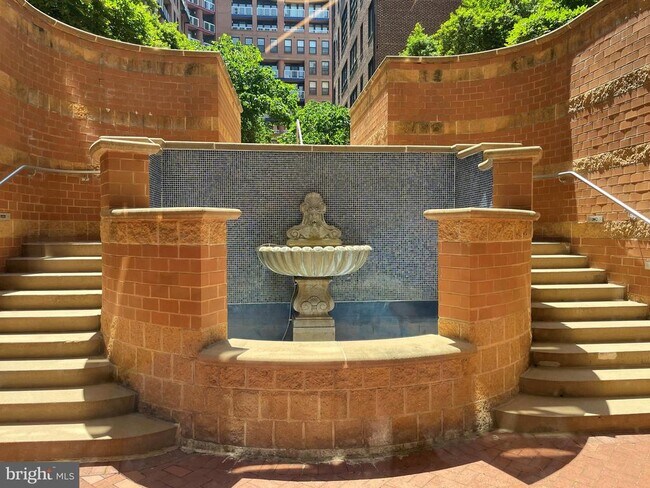 Building Photo - 616 E St NW