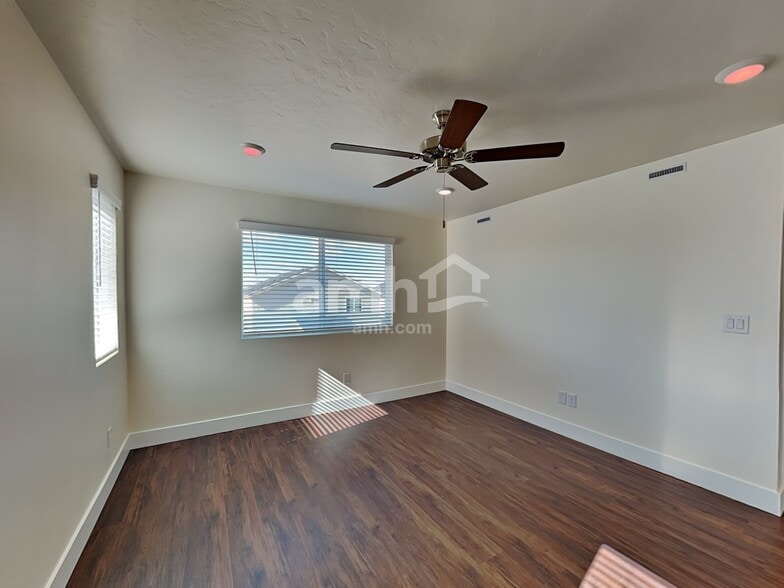 Building Photo - 1408 E Ludlow St