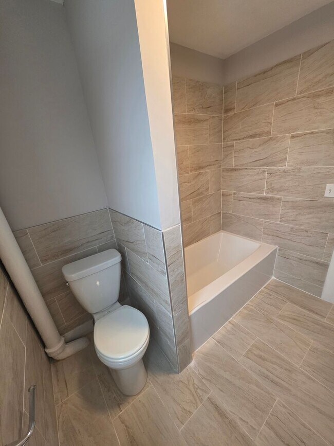 Building Photo - 3 Bedroom Apartment - Kingston, NY