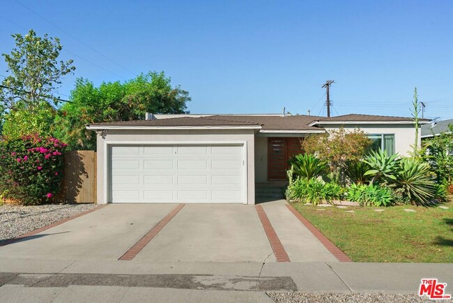 Primary Photo - 2700 Coolidge Ave