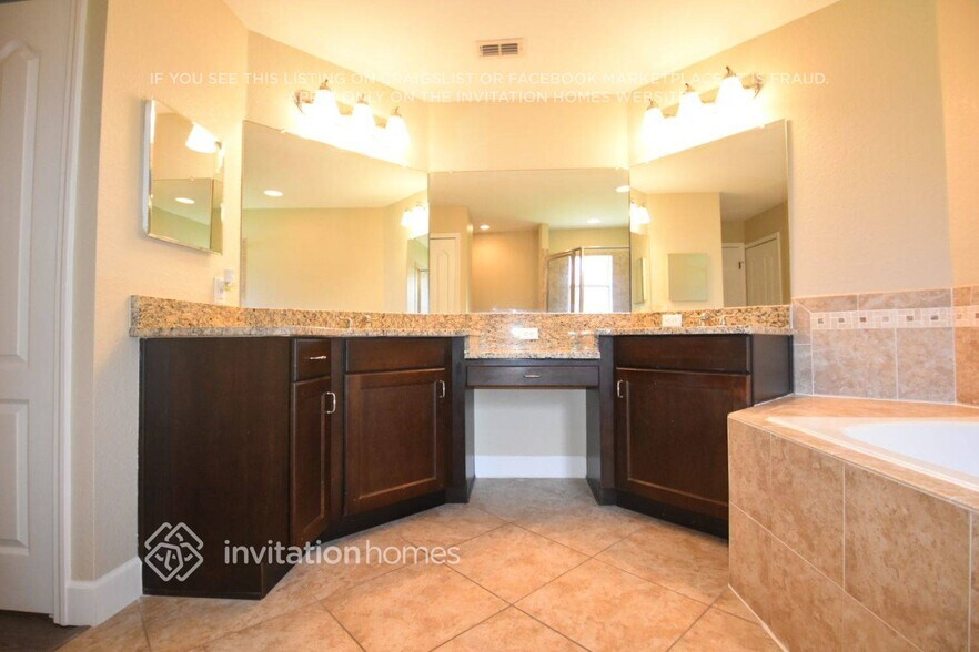 Building Photo - 3527 Kenwood Crossing
