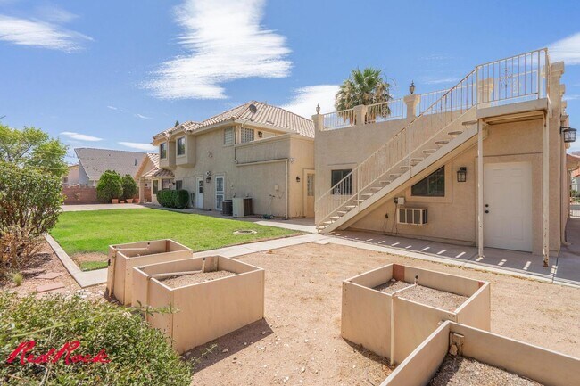 Building Photo - Spacious 6 Bedroom Home with a Balcony!