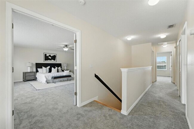 Building Photo - 4 Bedroom 2.5 Bath Two Story Hunters Creek...