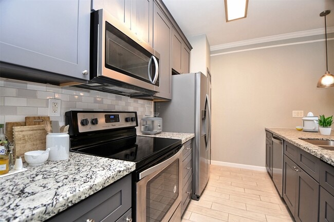 Building Photo - 382 Wilcrest Dr