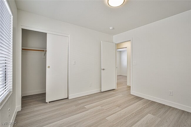 Building Photo - 4757 Englewood Ave