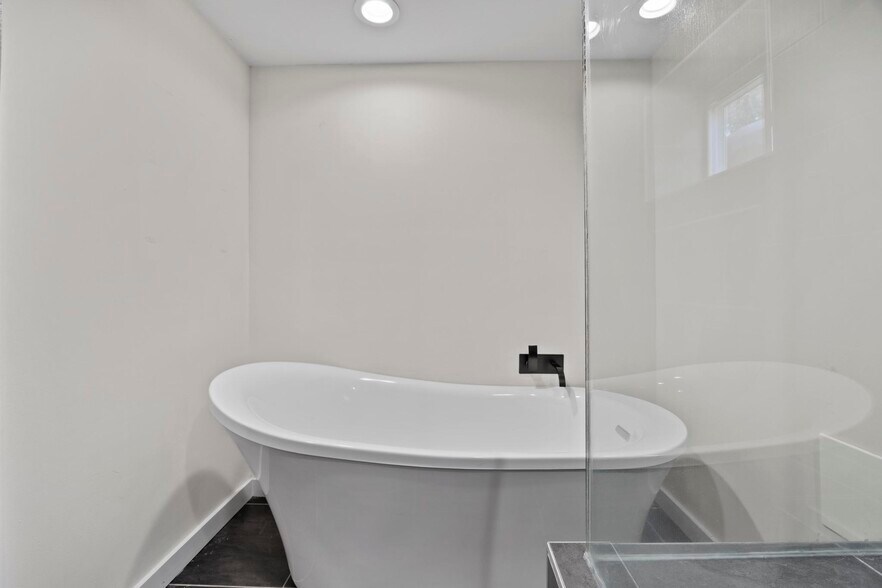 Building Photo - 8312 Savage Guilford Rd