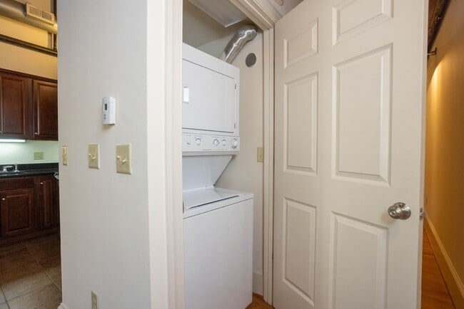 Building Photo - Flag Factory #10B